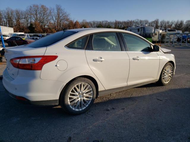 1FAHP3H22CL267414 - 2012 FORD FOCUS SEL WHITE photo 3