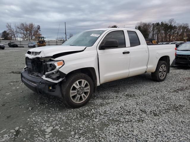 5TFRW5F12HX215238 - 2017 TOYOTA TUNDRA DOUBLE CAB SR/SR5 WHITE photo 1