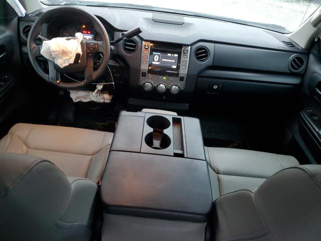 5TFRW5F12HX215238 - 2017 TOYOTA TUNDRA DOUBLE CAB SR/SR5 WHITE photo 8