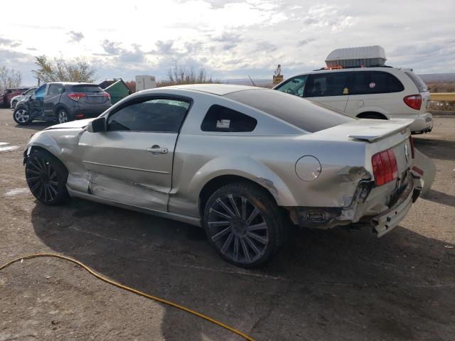 1ZVFT80N275318322 - 2007 FORD MUSTANG SILVER photo 2