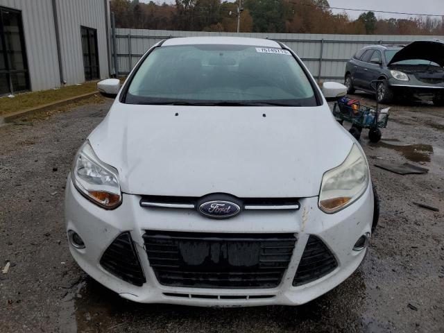 1FADP3F28EL218075 - 2014 FORD FOCUS SE WHITE photo 5