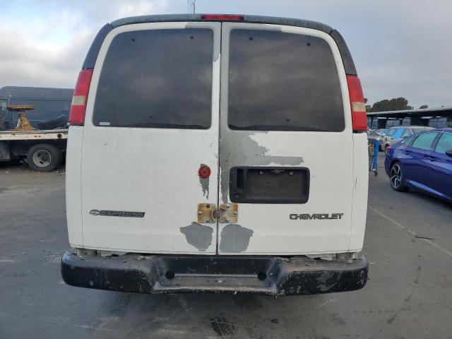 1GCGG29V061126205 - 2006 CHEVROLET EXPRESS G2 WHITE photo 6