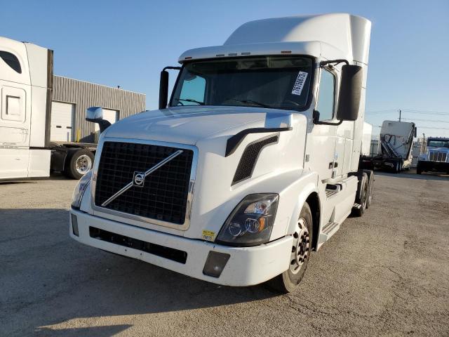 4V4NC9EH0DN129904 - 2013 VOLVO VN VNL WHITE photo 2