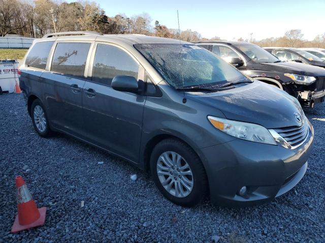 5TDYK3DC6CS184347 - 2012 TOYOTA SIENNA XLE GRAY photo 4