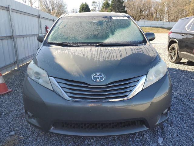 5TDYK3DC6CS184347 - 2012 TOYOTA SIENNA XLE GRAY photo 5