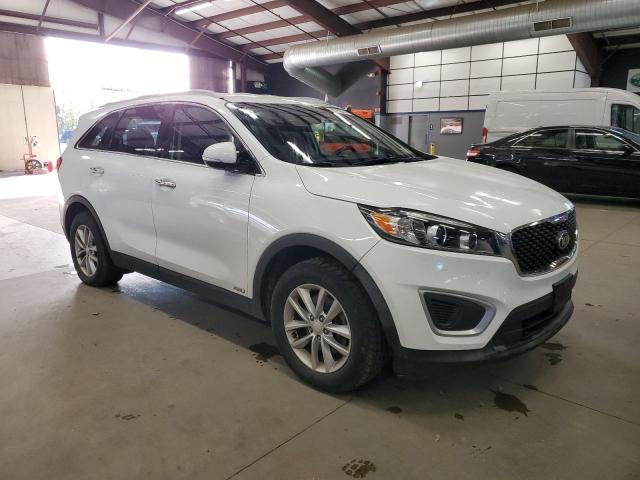 5XYPGDA39HG244617 - 2017 KIA SORENTO LX WHITE photo 4