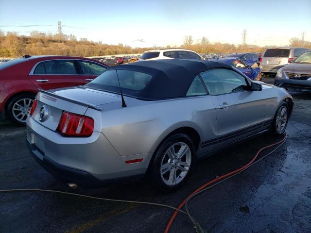 1ZVBP8EN1A5167878 - 2010 FORD MUSTANG SILVER photo 3