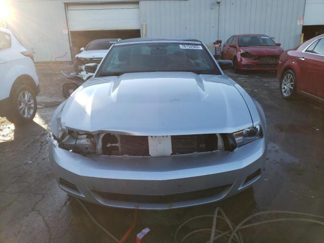 1ZVBP8EN1A5167878 - 2010 FORD MUSTANG SILVER photo 5