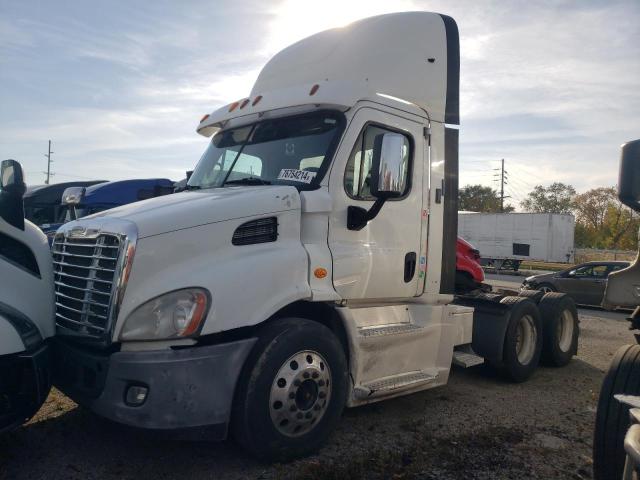 1FUJGBDV4ELFG8802 - 2014 FREIGHTLINER CASCADIA 1 WHITE photo 2