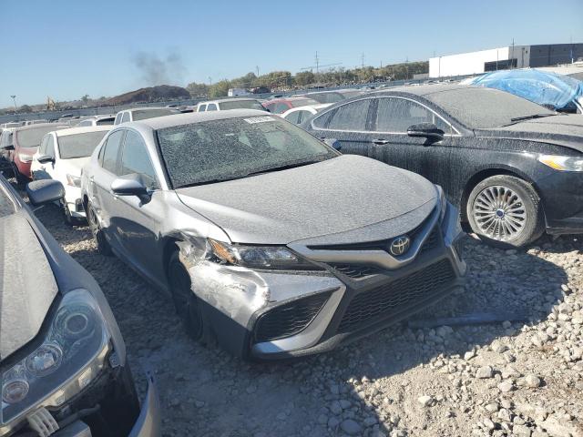 4T1G11AK1RU874327 - 2024 TOYOTA CAMRY SE NIGHT SHADE SILVER photo 4