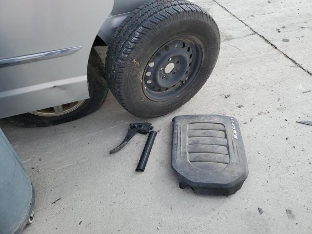 2A4RR8DG2BR797244 - 2011 CHRYSLER TOWN & COU TOURING L SILVER photo 13