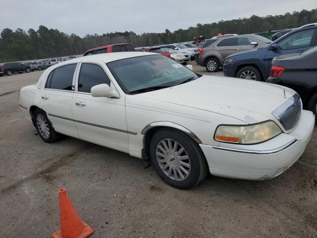 1LNHM82W93Y694843 - 2003 LINCOLN TOWN CAR SIGNATURE WHITE photo 4