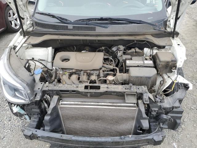 KNDJN2A21J7547448 - 2018 KIA SOUL WHITE photo 11