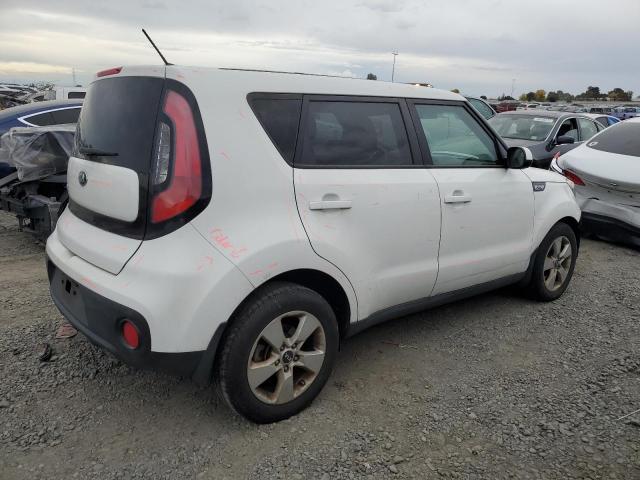 KNDJN2A21J7547448 - 2018 KIA SOUL WHITE photo 3