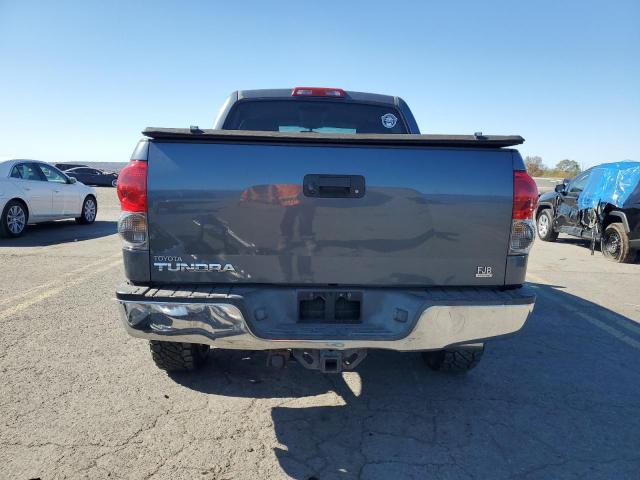 5TFEV54137X027461 - 2007 TOYOTA TUNDRA CREWMAX SR5 GRAY photo 6