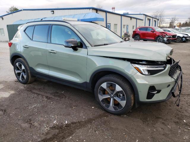 YV4L12UW7P2913337 - 2023 VOLVO XC40 PLUS GREEN photo 4