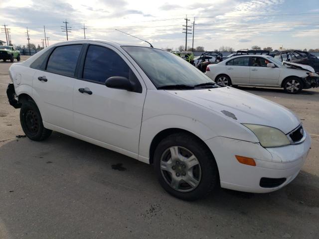 1FAFP34N17W363806 - 2007 FORD FOCUS ZX4 WHITE photo 4