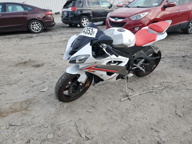 JYARJ16E69A017823 - 2009 YAMAHA YZFR6 WHITE photo 2