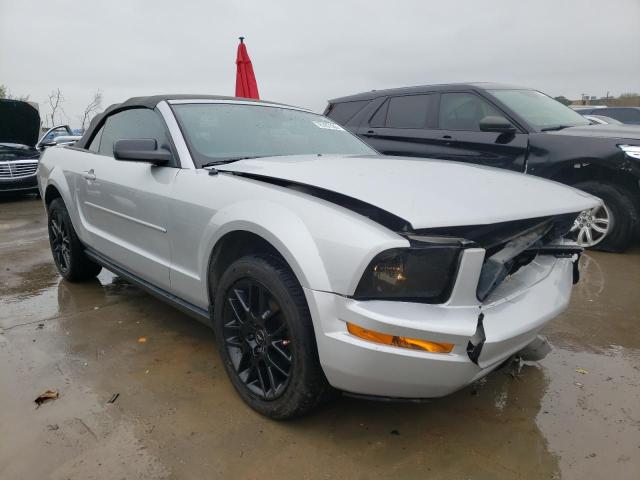 1ZVFT84N575278926 - 2007 FORD MUSTANG SILVER photo 4