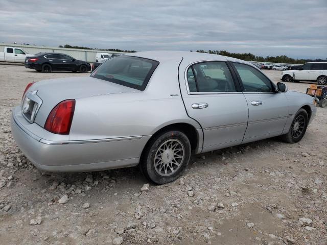 1LNHM82W12Y618189 - 2002 LINCOLN TOWN CAR SIGNATURE SILVER photo 3