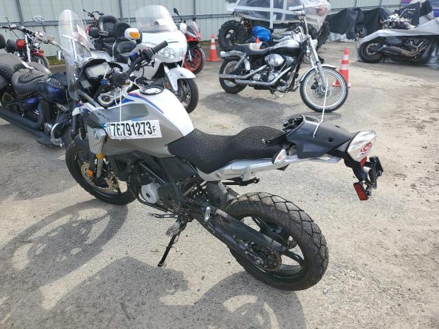 WB30G1204JR824180 - 2018 BMW G310 GS WHITE photo 3