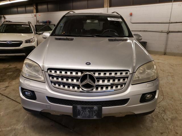 4JGBB75E66A062047 - 2006 MERCEDES-BENZ ML 500 SILVER photo 5