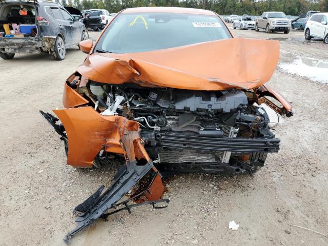 3N1CN8EV3NL866046 - 2022 NISSAN VERSA SV ORANGE photo 5