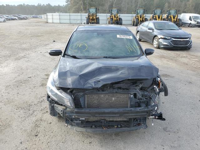 3KPFL4A73JE198277 - 2018 KIA FORTE LX BLACK photo 5