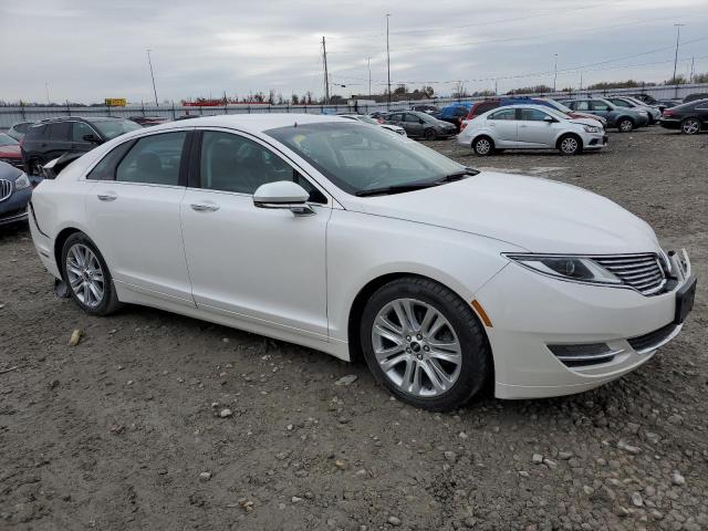 3LN6L2G91GR608973 - 2016 LINCOLN MKZ WHITE photo 4