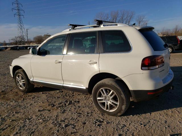 WVGBF7A98AD001318 - 2010 VOLKSWAGEN TOUAREG V6 WHITE photo 2