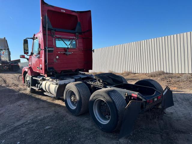 4V4NC9EH7HN993449 - 2017 VOLVO VN VNL RED photo 3