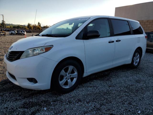 5TDKA3DC7BS002338 - 2011 TOYOTA SIENNA BASE WHITE photo 1