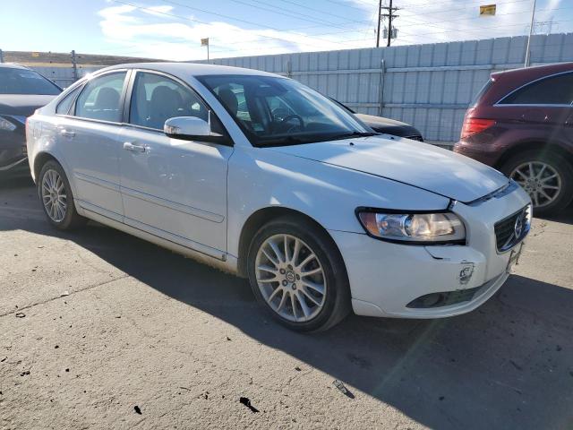 YV1672MS3B2550663 - 2011 VOLVO S40 T5 WHITE photo 4