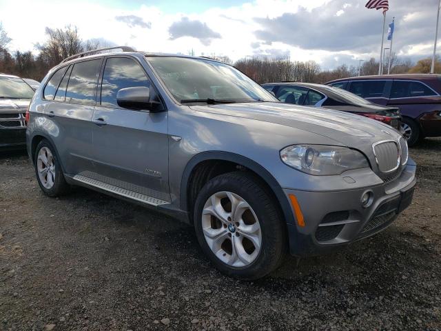 5UXZW0C59D0B90465 - 2013 BMW X5 XDRIVE35D GRAY photo 4