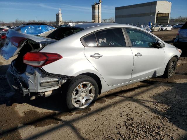 3KPFK4A77JE220333 - 2018 KIA FORTE LX GRAY photo 3