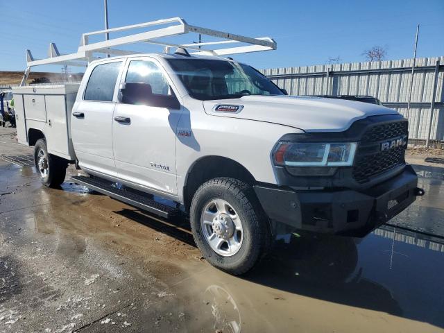 3C7WR5HJ9NG146784 - 2022 RAM 2500 TRADESMAN WHITE photo 4