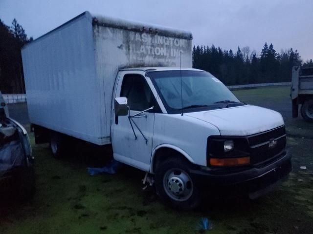 1GBJG31U531204072 - 2003 CHEVROLET EXPRESS G3 WHITE photo 4