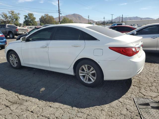 5NPEB4AC7DH733168 - 2013 HYUNDAI SONATA GLS WHITE photo 2