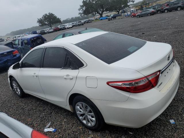 4T1BF1FK4FU913752 - 2015 TOYOTA CAMRY LE WHITE photo 2