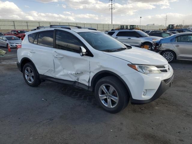 2T3WFREV6FW201990 - 2015 TOYOTA RAV4 XLE WHITE photo 4