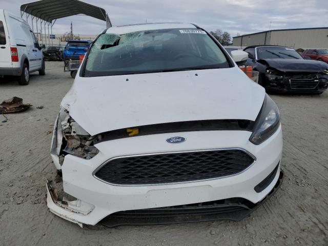 1FADP3H20HL262086 - 2017 FORD FOCUS SEL WHITE photo 5
