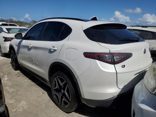 ZASPAKBN9K7C70572 - 2019 ALFA ROMEO STELVIO TI WHITE photo 2