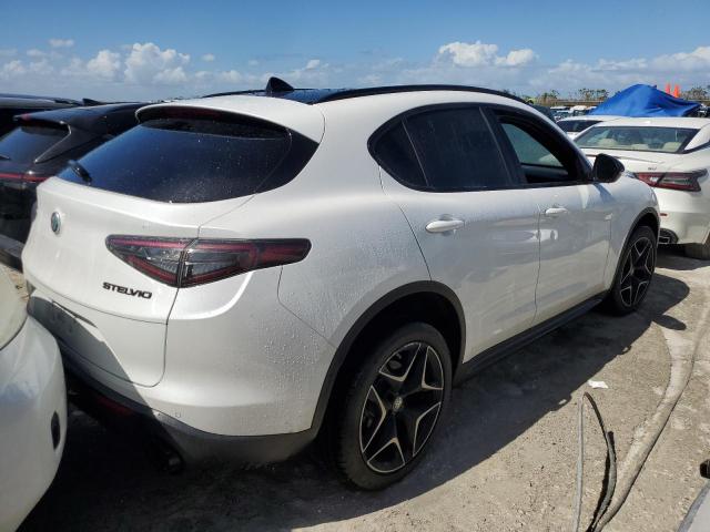 ZASPAKBN9K7C70572 - 2019 ALFA ROMEO STELVIO TI WHITE photo 3