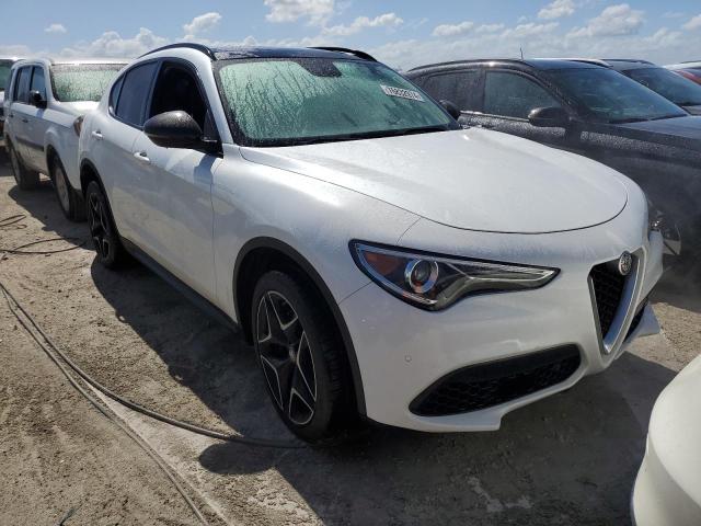 ZASPAKBN9K7C70572 - 2019 ALFA ROMEO STELVIO TI WHITE photo 4