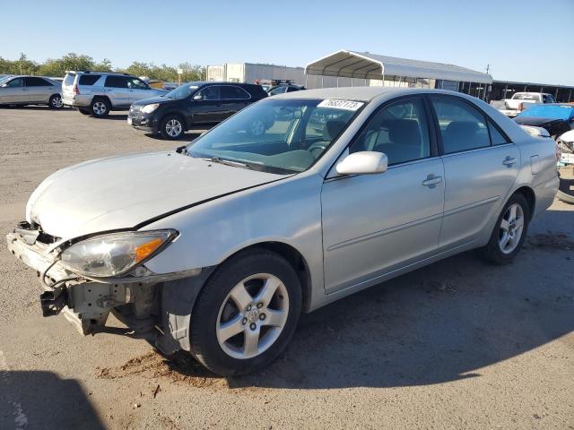 JTDBE30K820030346 - 2002 TOYOTA CAMRY LE SILVER photo 1