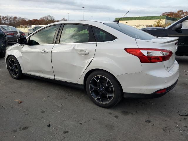 1FAHP3J29CL441604 - 2012 FORD FOCUS TITANIUM WHITE photo 2