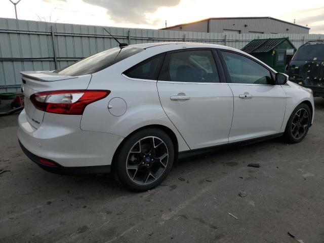 1FAHP3J29CL441604 - 2012 FORD FOCUS TITANIUM WHITE photo 3