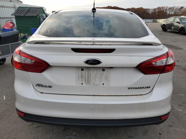 1FAHP3J29CL441604 - 2012 FORD FOCUS TITANIUM WHITE photo 6