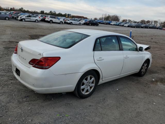 4T1BK36B18U321039 - 2008 TOYOTA AVALON XL WHITE photo 3