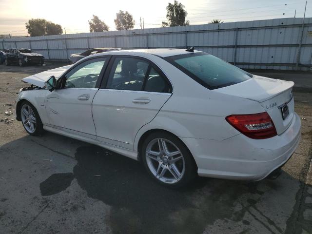 WDDGF4HB6CR237561 - 2012 MERCEDES-BENZ C 250 WHITE photo 2